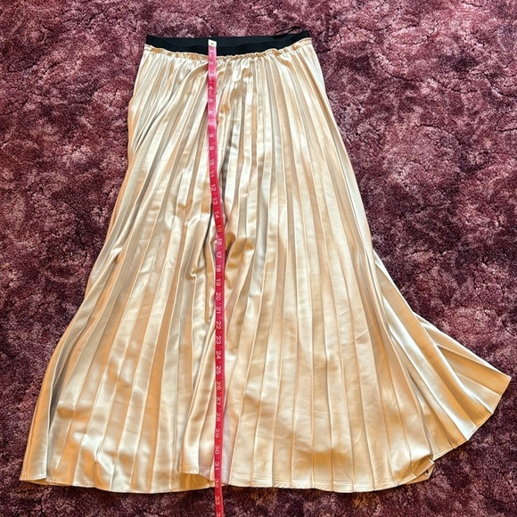 Zara Elegant Champagne Cream Pleated Satin look maxi Skirt size S - Picture 7 of 7